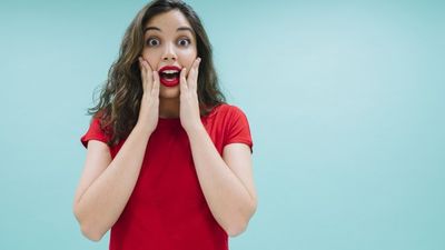 2018/07/shocked-young-woman-posing_23-2147653637.jpg