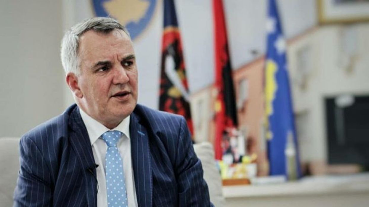 Imri Ahmeti emëron drejtuesit e rinj të drejtorive komunale në Lipjan Imri Ahmeti emëron drejtuesit e rinj të drejtorive komunale në Lipjan