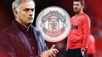 2018/10/mourinho-carrick.jpg