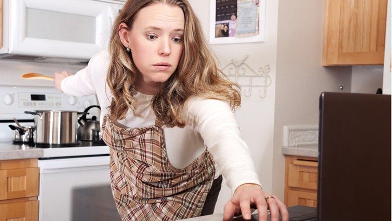 2018/10/womanmultitasking-1.jpg