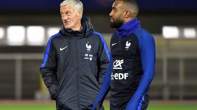 2018/11/lacazette-deschamps.jpg