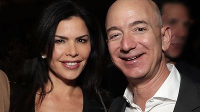 2019/01/jeff-bezos-mistress-wedding-rings-cheating-claims-separated-03-1.jpg