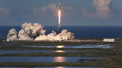 2019/04/spacex-falcon-heavy-launches-arabsat-cape-canaveral-752x501-e1555079697822.jpg