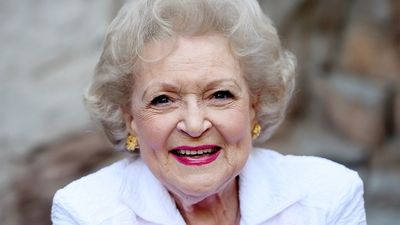 2019/05/Betty-White-97th-Birthday201-e1557215144860.jpg
