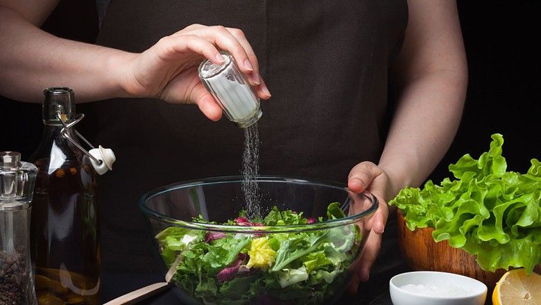 2019/05/00-The-More-Salt-You-Eat-The-Higher-Your-Risk-of-Developing-Diabetes_659740363-VasiliyBudarin.jpg