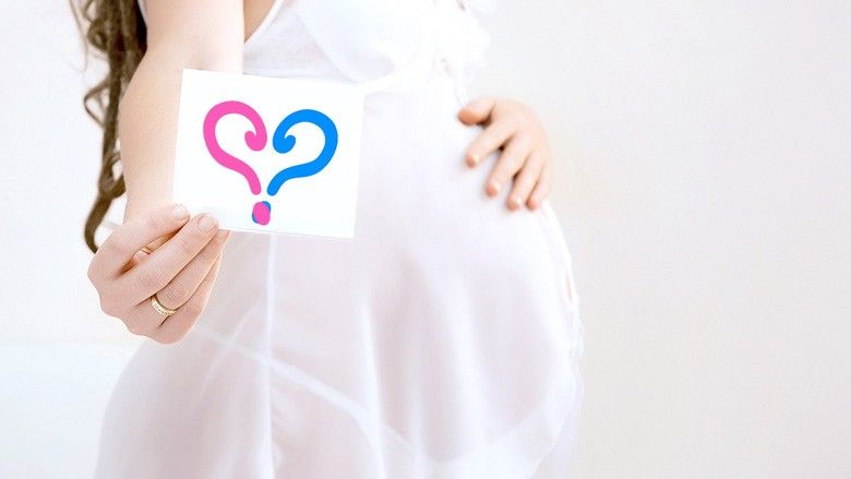 2019/05/Pregnant-woman-belly-holding-paper-with-questions.jpg