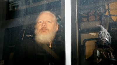 2019/06/11assange1alt-facebookJumbo-v2.jpg