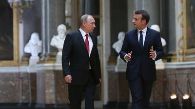 2019/07/macron-putin.jpg