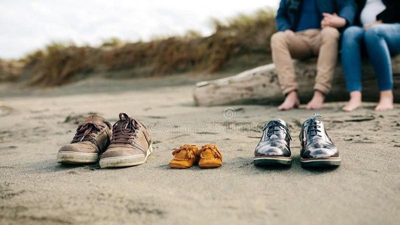2019/08/family-shoes-sand-family-shoes-sand-pregnant-women-background-her-partner-144491709.jpg