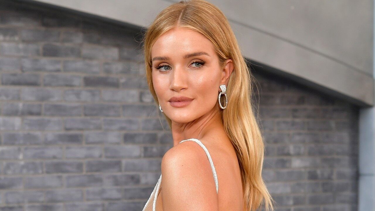 2019/08/rosie-huntington-whiteley-1280.jpg