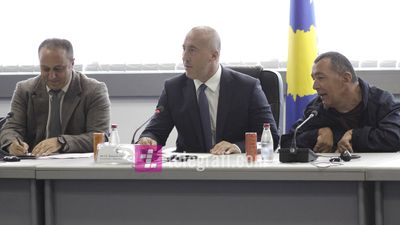2019/09/takim-Ramush-Haradinaj-me-Shoqaten-e-Paraplegjikeve-dhe-Paralizes-se-Femijeve-–-Handikos-foto-Ridvan-Slivova-2.jpg