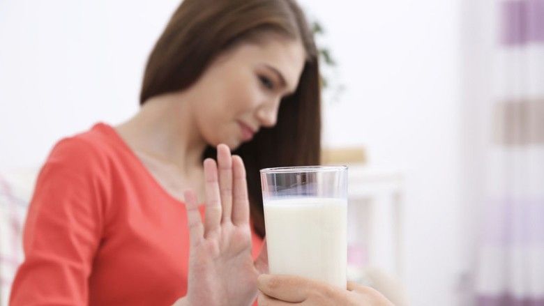 2019/09/1298-woman-refusing-to-drink-milk-because-of-milk-allergy.jpg