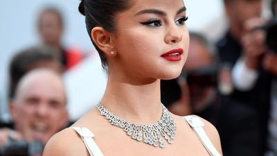 2019/10/singer-and-actress-selena-gomez-poses-as-she-arrives-for-news-photo-1570536775-e1570632916754.jpg