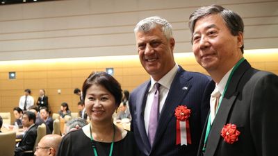 2019/10/Presidenti-Thaçi-dekoroi-miqtë-japonezë-që-promovuan-Kosovën_1.jpg