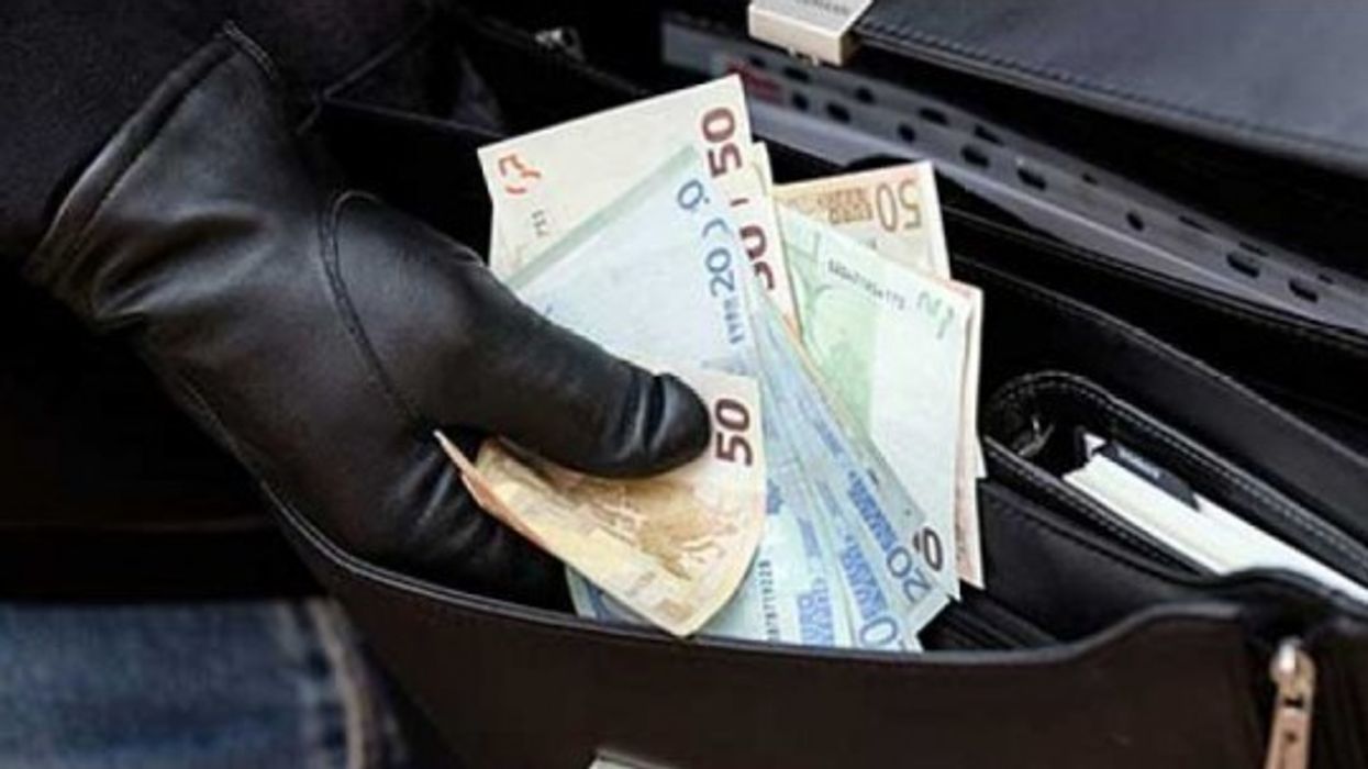 Dy shtetasve të huaj në Han të Elezit ua marrin dy telefona dhe para nën kërcënimin e thikës Dy shtetasve të huaj në Han të Elezit ua marrin dy telefona dhe para nën kërcënimin e thikës