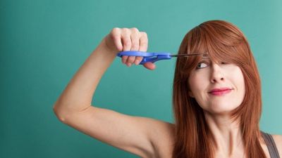 2020/04/woman-cutting-her-own-hair.jpg