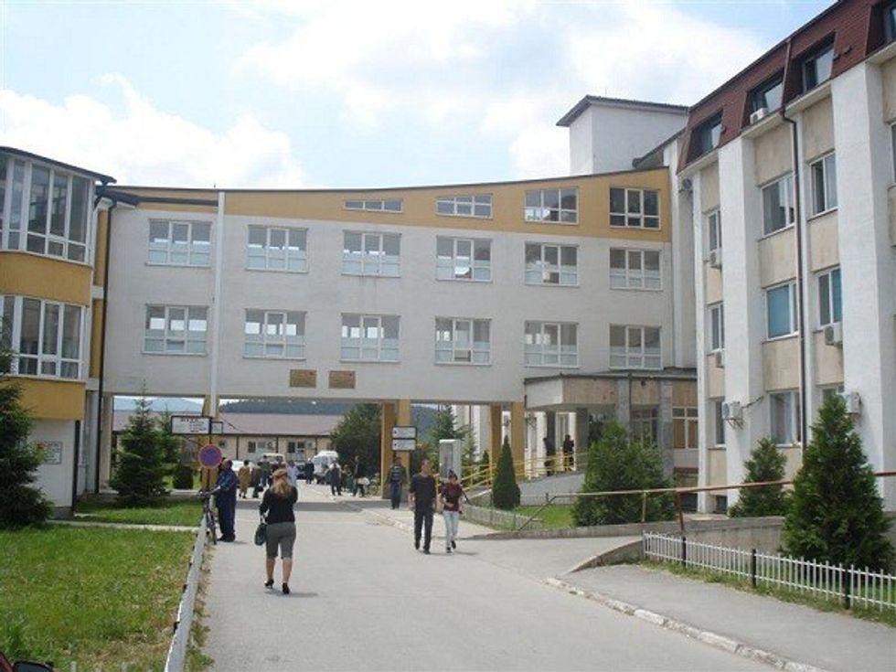 Vrasja e 18-vjeçarit në Gjakovë, Spitali “Isa Grezda” del me