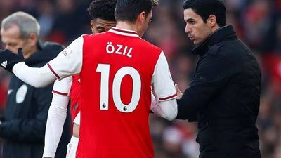 2020/08/ozil-arteta-e1597320978797.jpg