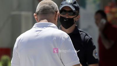 2020/09/policia-paralajmeron-qytetaret-per-vendosjen-e-maskave-koronavirus-covid19-foto-Ridvan-Slivova-8.jpg