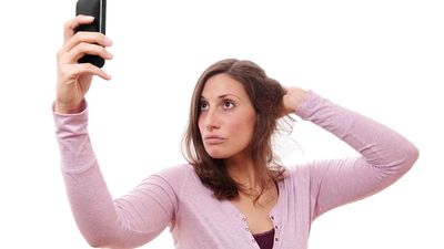2020/09/Woman-taking-selfie-015.jpg