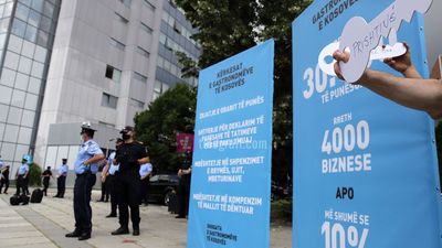 2020/11/proteste-e-Gastronomeve-bizneset-dhe-zejet-foto-Ridvan-Slivova-20.jpg