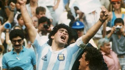 2020/11/maradona-3-1.jpg