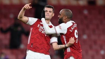 2020/12/xhaka-lacazette.jpg