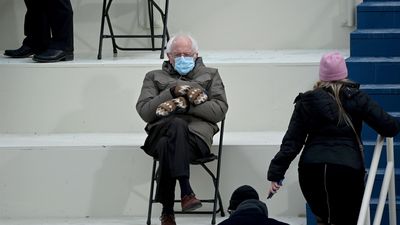 2021/01/210120-bernie-sanders-mittens-2-cs-1123a_c0a773ddd84a7cc579af1b16a382068b.fit-2000w.jpg