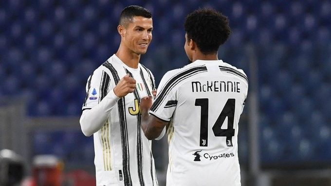 2021/01/McKennie-Ronaldo.jpg