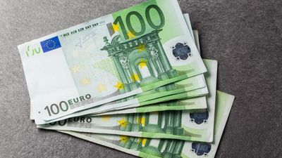 2021/03/group-100-euro-notes-euro-banknotes-close-up-several-hundred-euro-banknotes-many-one-hundred-euro-banknotes-lie-side-by-side-concept-wealth-investment-grey_120962-62.jpg