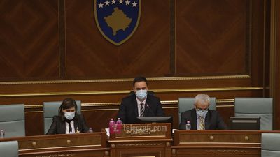 2021/03/Kuvendi-i-Kosoves-seanca-per-votimin-e-Qeverise-Kurti-2-Glauk-Konjufca-Saranda-Bogujevci-foto-Ridvan-Slivova-18.jpg