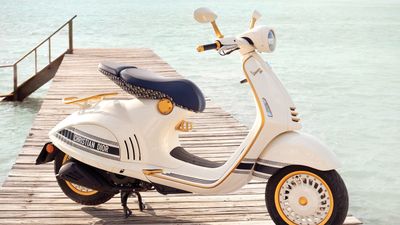 2021/04/vespa-946-christian-dior-1.jpg