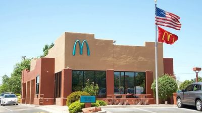 2021/05/01_arches_The-Surprising-Reason-One-McDonalds-Uses-Turquoise-Arches_643234660_Sheila-Fitzgerald-e1620024523825.jpg