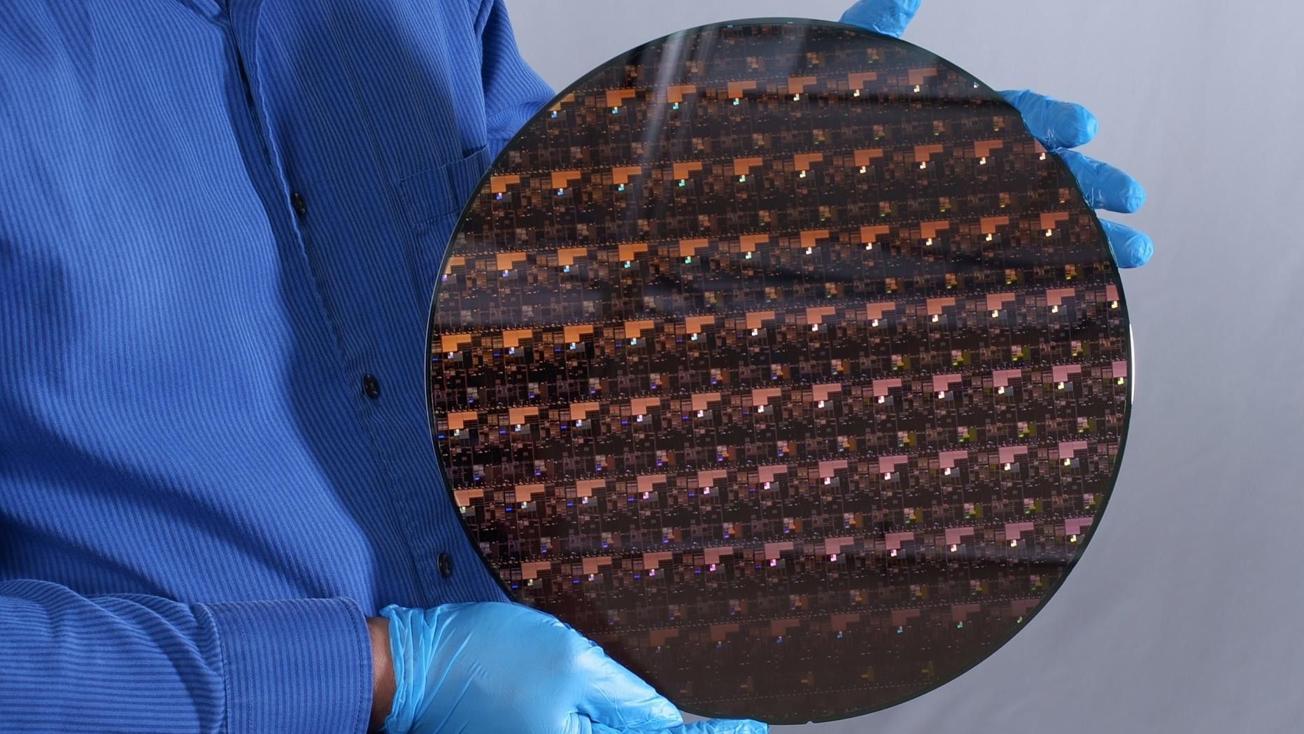 2021/05/ibm_research_2_nm_wafer.jpg