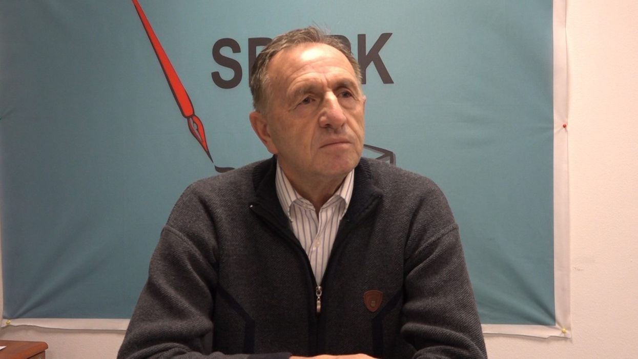 Azemi e quan diskriminues vendimin për 100 euro për sektorin privat: Qesharake dhe jo njerëzore Azemi e quan diskriminues vendimin për 100 euro për sektorin privat: Qesharake dhe jo njerëzore