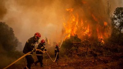 2021/08/Gli-incendi-infuriano-in-Grecia-e-in-Italia-mentre-lUE.jpg