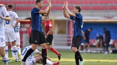 2021/08/Dzeko-Barella-scaled.jpg