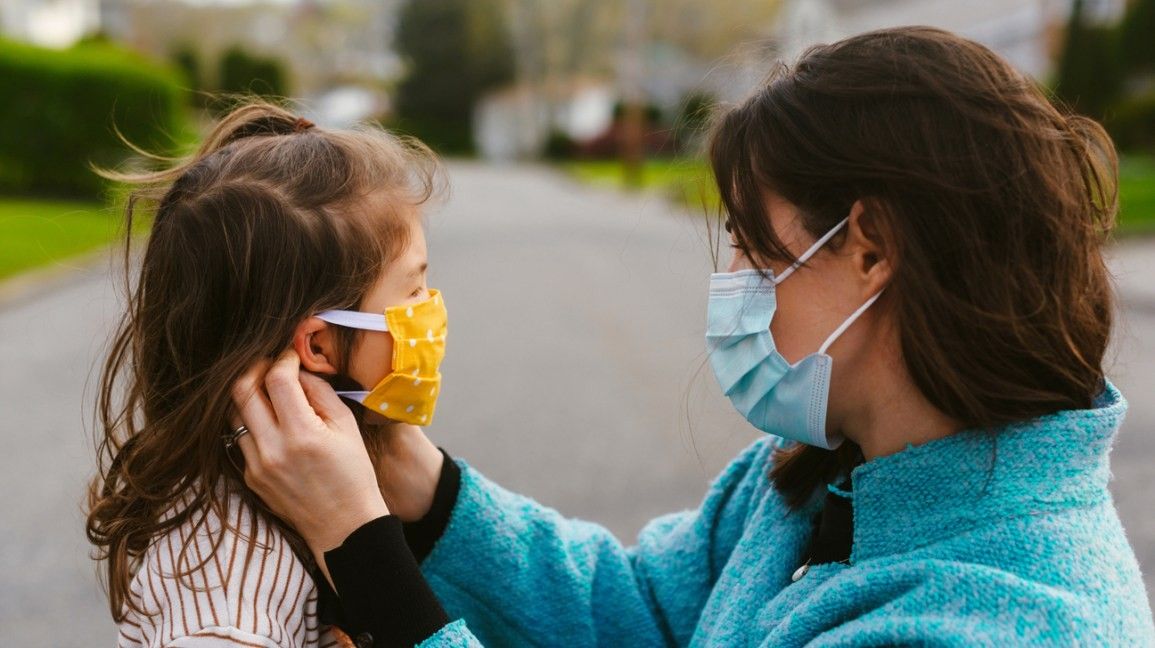 2021/08/mother-putting-mask-on-child-1296x728-header-1.jpg