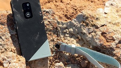 2021/09/motorola_defy_2021_press_image_thumb1200_4-3.jpg