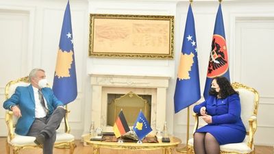 2021/09/Presidentja-Osmani-priti-ne-takim-ambasadorin-e-Gjermanise-Jorn-Rohde_1-1.jpg