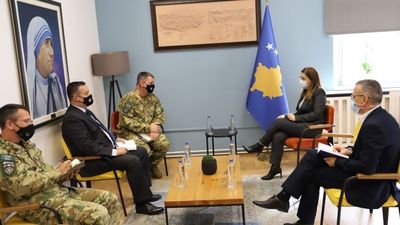 2021/11/Takimi-me-komandantin-e-KFOR-it-1.jpg