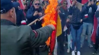 2021/11/quotSet-her-on-fire-that-fuck-quot-Independence-March-participants-613x381-1-e1636664252692.jpg