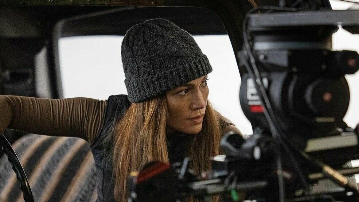 2022/01/26974662_web1_211029-AHO-filming-activity-Jlo_1.jpg