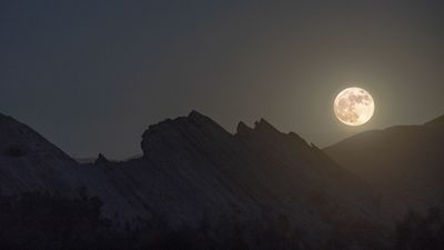 2022/01/2036_Vasquez_Rocks_Moonrise-1280x900-1.jpg