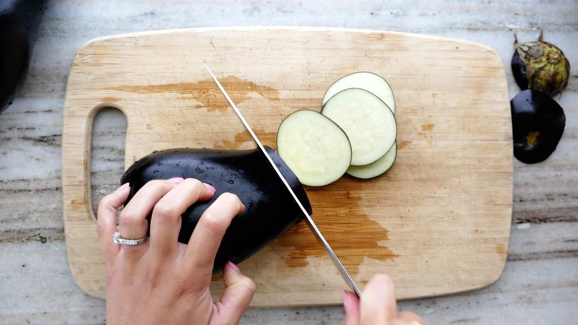 2018/10/How-to-Cut-Eggplant-3.jpg