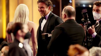 2022/02/lady-gaga-bradley-cooper-reunite-sag-awards-2022_0292.jpg