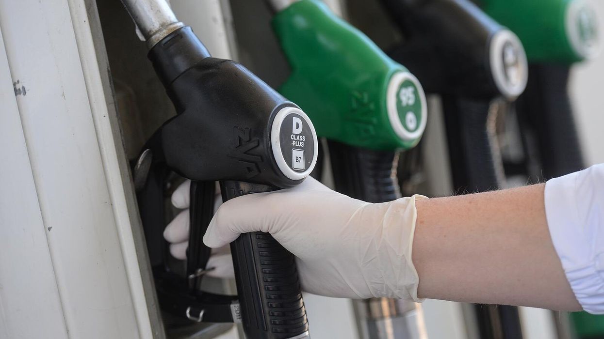 Disa kompani në Maqedoni i ulën çmimet e derivateve për dy denarë Disa kompani në Maqedoni i ulën çmimet e derivateve për dy denarë