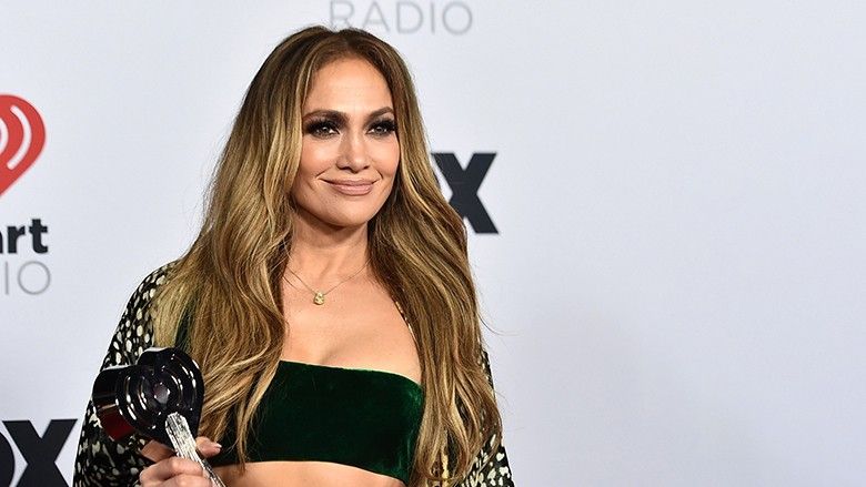 2022/04/jennifer-lopez-iheartradio-music-awards-ss-2022-ss-ftr1.jpg