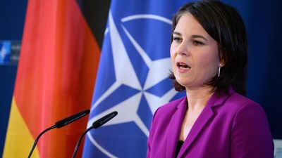 2022/05/28883836-annalena-baerbock-gruene-aussenministerin-von-deutschland-aeussert-sich-bei-einer-pressekonferenz-am-ende-des-treffens-der-nato-aussenminister-3ozvw2CASzBG.jpg