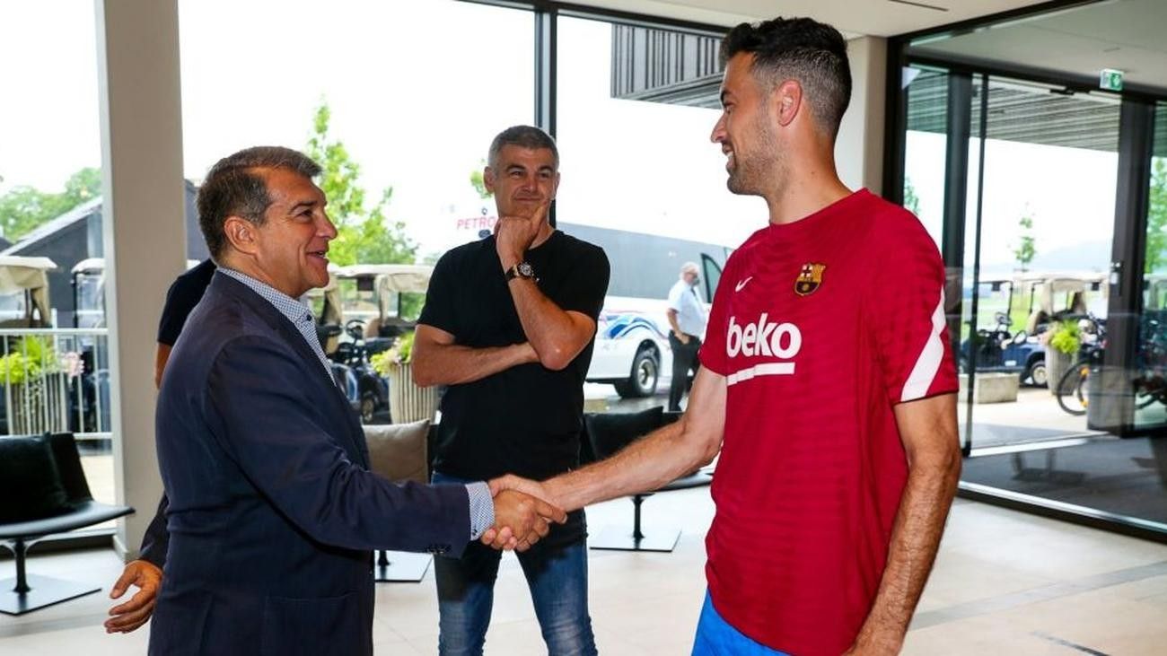 2022/06/4308576-laporta-busquets-barca.jpg